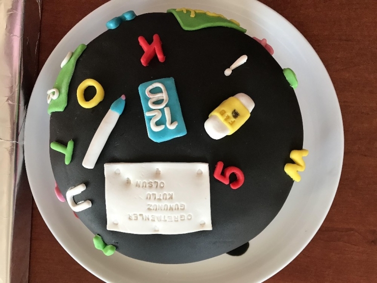 Çeşme’de Ödüllü Genç Aşçılardan Öğretmenlerine Sürpriz