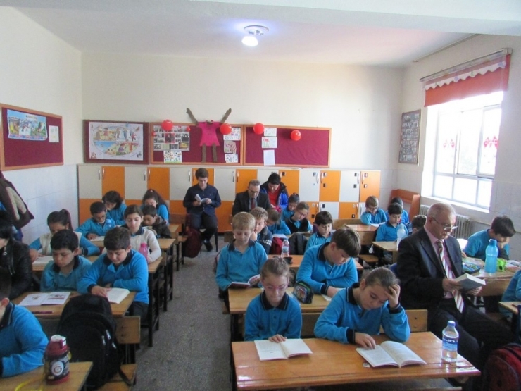 Burhaniye’de Okul Ziyaretleri Devam Ediyor