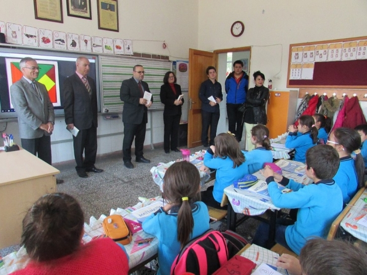 Burhaniye’de Okul Ziyaretleri Devam Ediyor