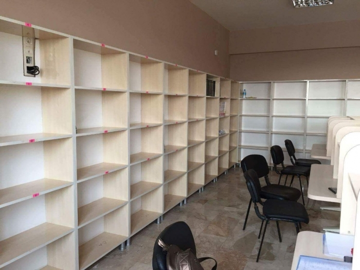 Şiir Ve Müzik Gecesine Giriş Ücreti 1 Kitap