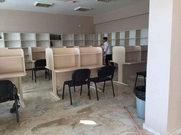 Şiir Ve Müzik Gecesine Giriş Ücreti 1 Kitap