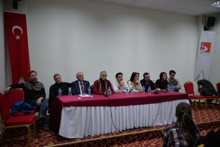 Tiyatro Oyuncularından Sahne Öncesi Söyleşi