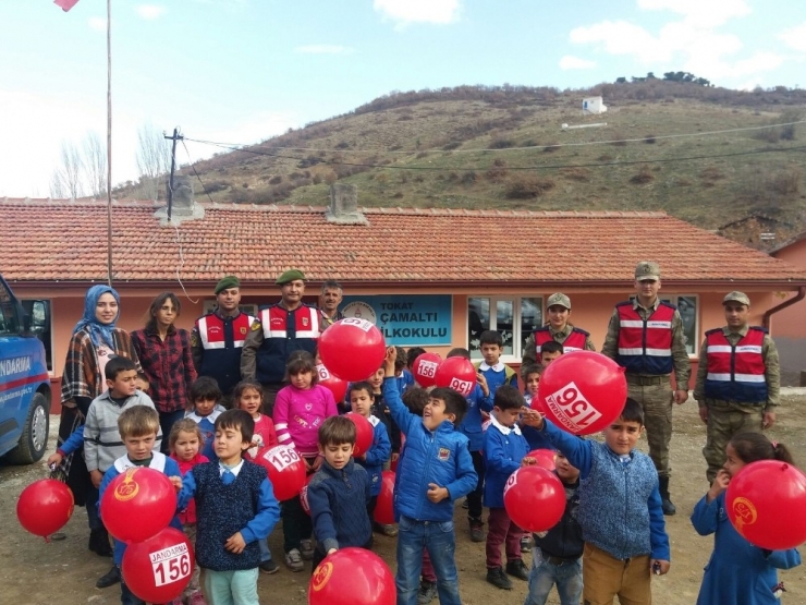 Tokat’ta Köy Okulu Öğrencilerine Trafik Eğitimi