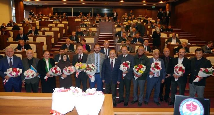 Öğretmen Meclis Üyelerine Çiçekli Kutlama