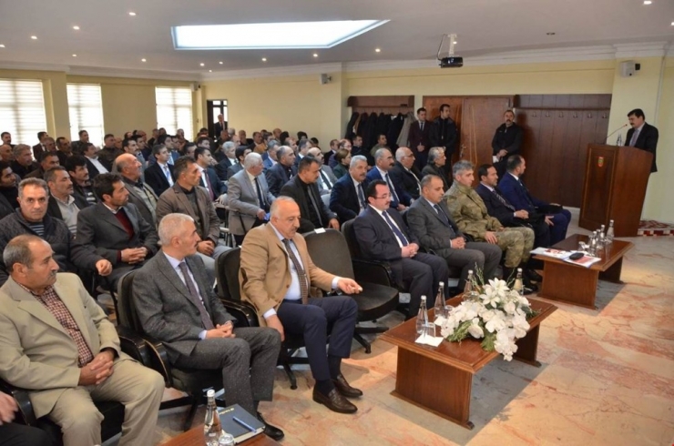 Vali Arslantaş, Erzincan’ın Tercan Ve Üzümlü İlçelerindeki Muhtarlar İle Bir Araya Geldi