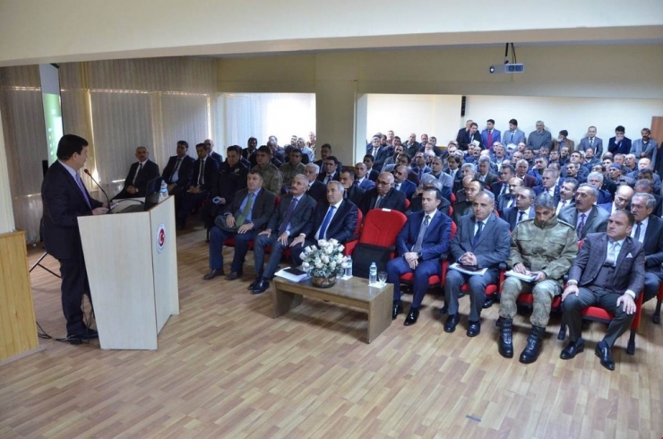 Vali Arslantaş, Erzincan’ın Tercan Ve Üzümlü İlçelerindeki Muhtarlar İle Bir Araya Geldi