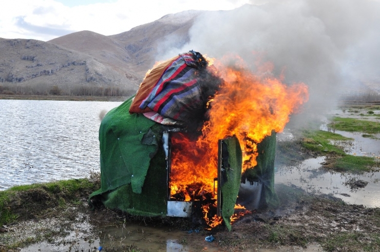 Kaçak Av İçin Dayalı Döşeli Avcı Kulübesi Yapmışlar