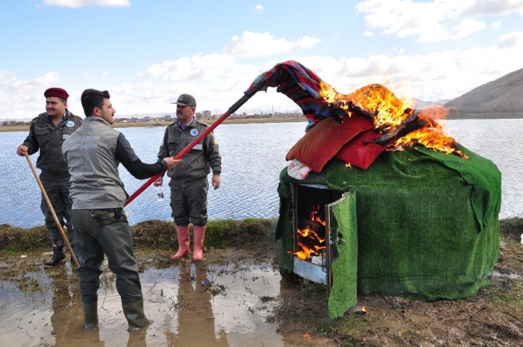 Kaçak Av İçin Dayalı Döşeli Avcı Kulübesi Yapmışlar