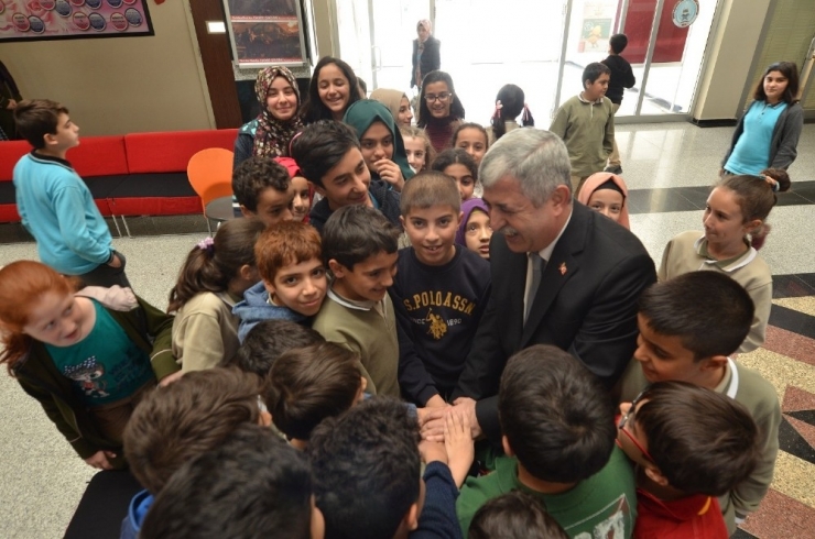 Öğrencilere "Öncü Şahsiyetler" Tavsiyesi