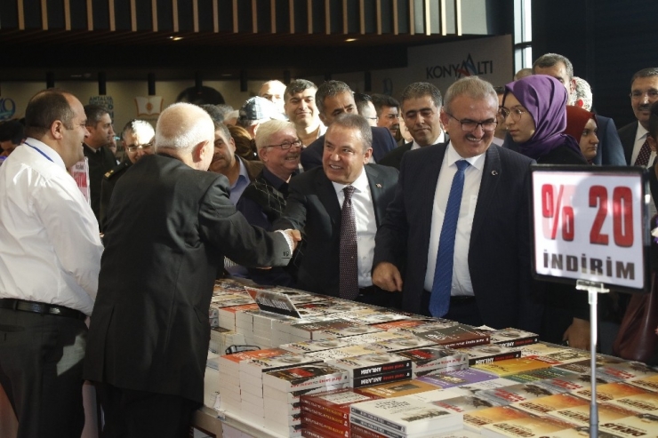 8. Antalya Konyaaltı Kitap Fuarı Kapılarını Yeni Yerinde Açtı