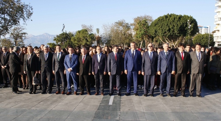 Antalya’da Öğretmenler Günü Kutlaması