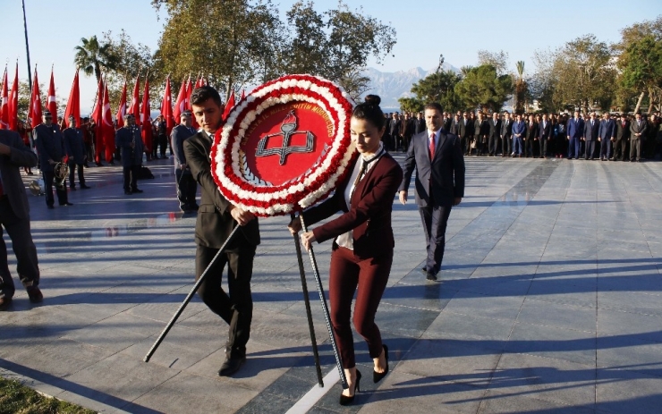 Antalya’da Öğretmenler Günü Kutlaması