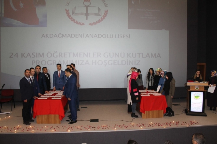 Öğretmenler Günü Akdağmadeni’nde Kutlandı