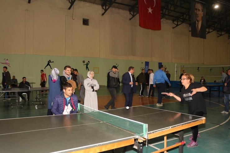 Öğretmenler Masa Tenisinde Yarıştı