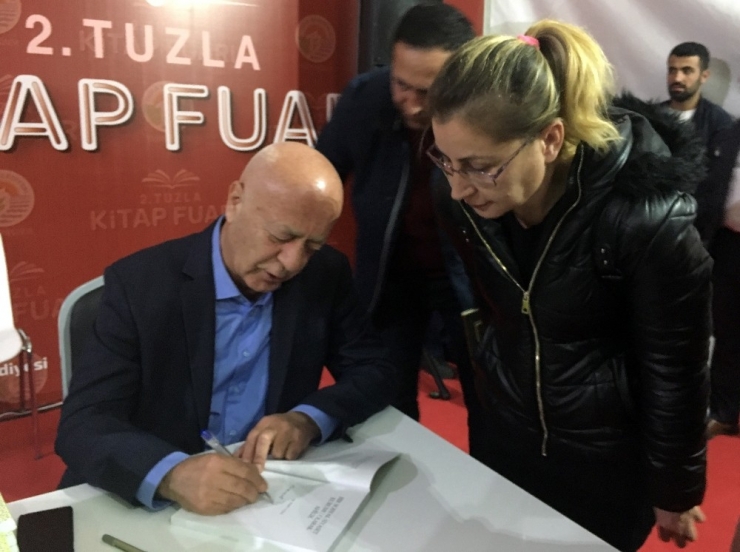 Tuzla Kitap Fuarı’nda ‘Asma Kitap’ Projesi