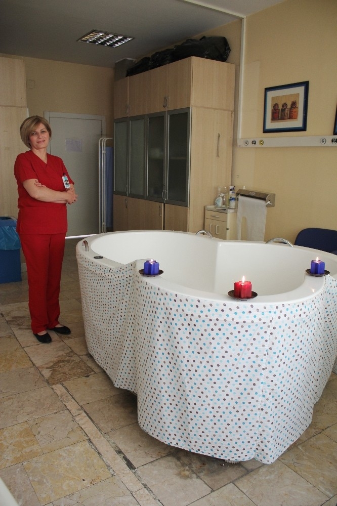 Uzmanlar: "Anneler Normal Doğuma Teşvik Edilmeli"