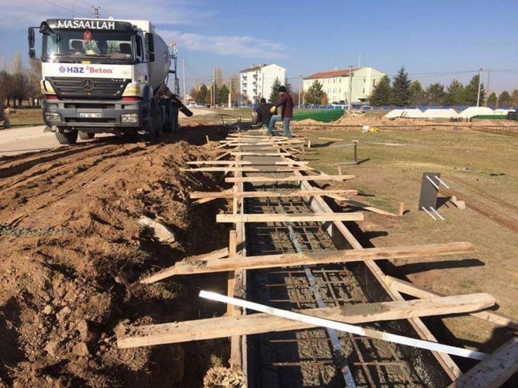 Kaymakam Şahin, ’Kapalı Sentetik Yüzeyli Futbol Sahası’ İnşaatını İnceledi