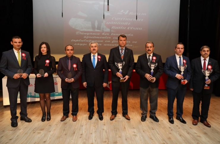 Körfezde Emekli Öğretmenler Unutulmadı