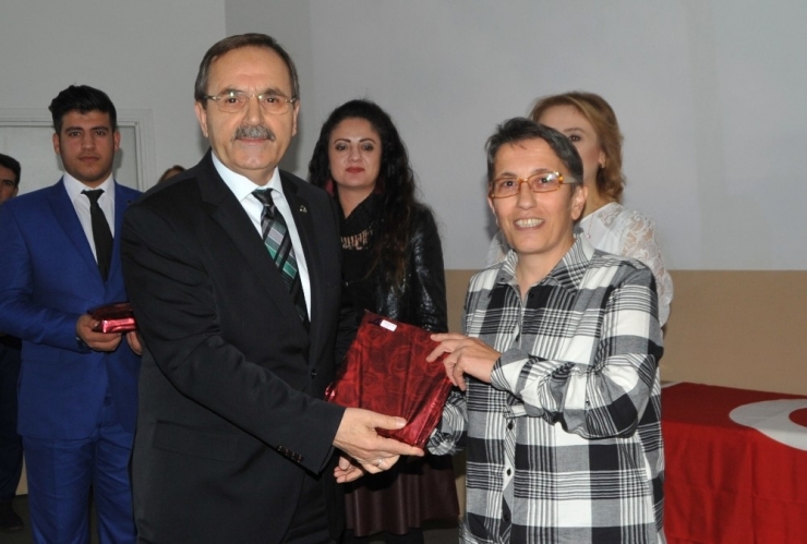 "Dolur Anne" Birinci Oldu