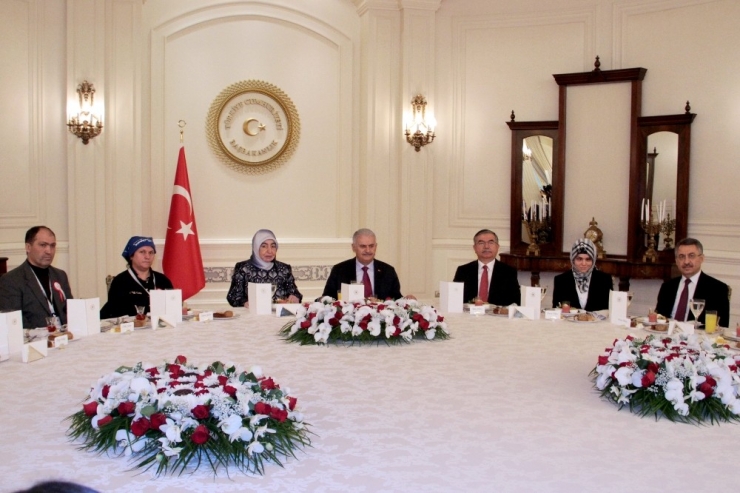 Başbakan Yıldırım, 81 İlden Gelen Öğretmenlerle Bir Araya Geldi