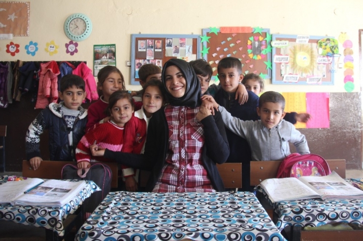 Okulun Hem Müdürü, Hem Öğretmeni Hemde Hizmetlisi