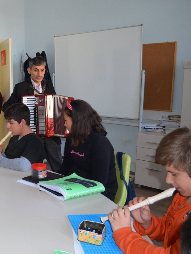 Görme Engelli Okulun Tek Görme Engelli Öğretmeni