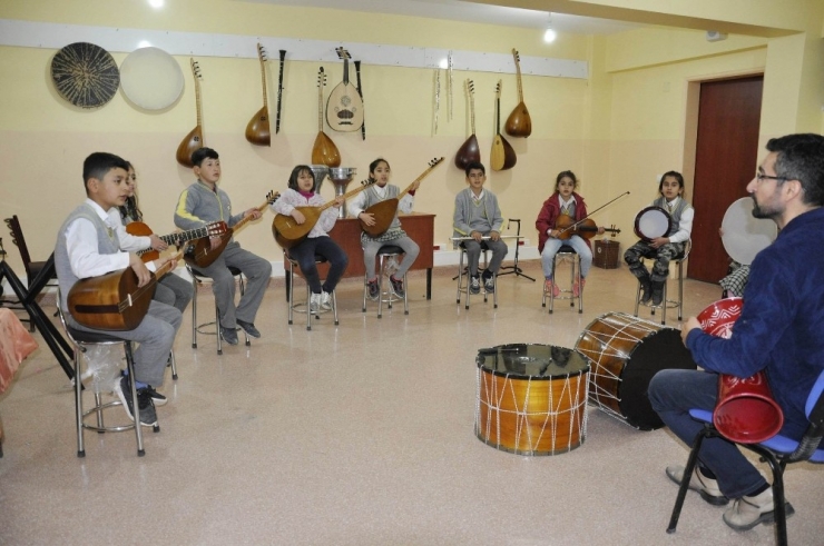 Örnek Bir Okul, Örnek Bir Proje, Fedakar Bir Öğretmen