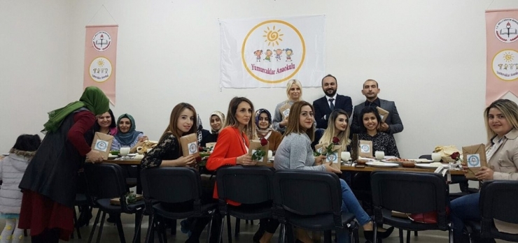 Kayapınar’daki Öğretmenlere 5 Bin 500 Kitap Hediye Edildi