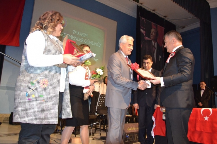 Balıkesir’de Öğretmenler Günü Kutlandı