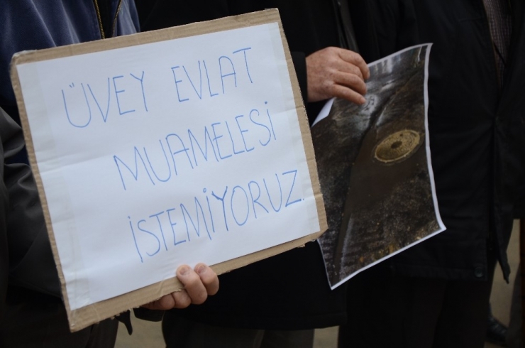 Esentepe Mahallesi Çamurdan Şikayetçi