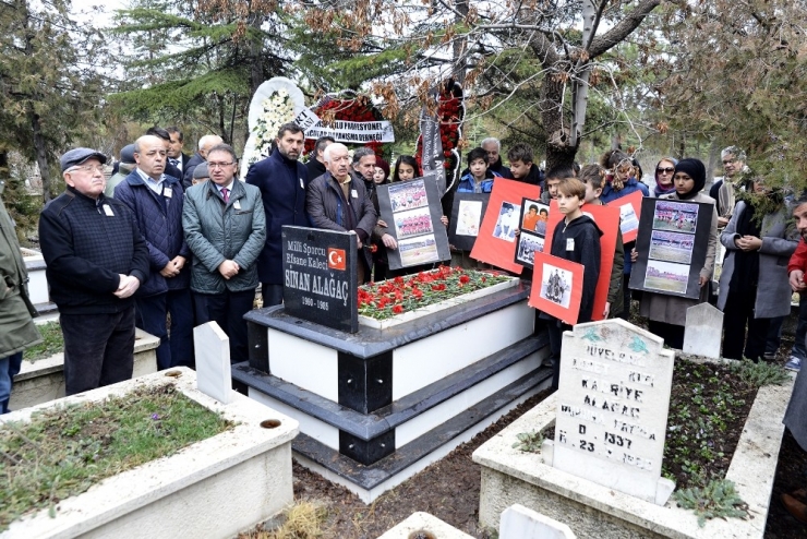 Efsane Kaleci Alağaç Kabri Başında Anıldı