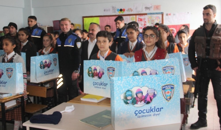 Beldedeki Öğrenciler İlk Defa Polisle Tanıştı