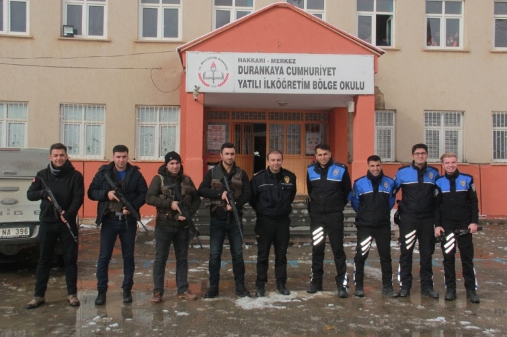 Beldedeki Öğrenciler İlk Defa Polisle Tanıştı