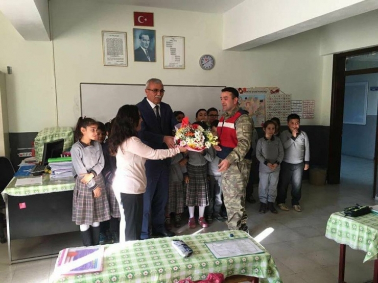 Jandarmadan Öğretmenler Günü Kutlaması