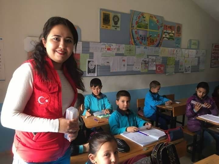 Sınavlarda Toplanan Kırtasiye Malzemeleri Okullara Dağıtıldı