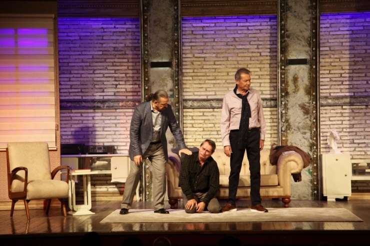 20 Yıl Sonra Yeniden Sahnelenen “Sanat” Oyununda Duygusal Anlar