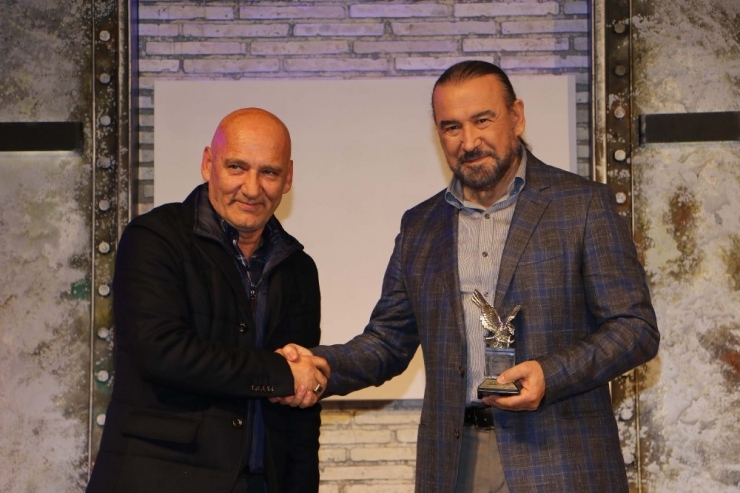 20 Yıl Sonra Yeniden Sahnelenen “Sanat” Oyununda Duygusal Anlar