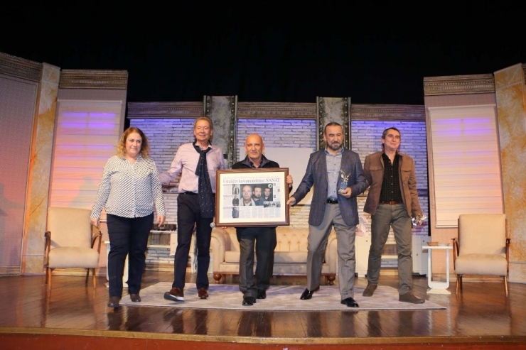 20 Yıl Sonra Yeniden Sahnelenen “Sanat” Oyununda Duygusal Anlar