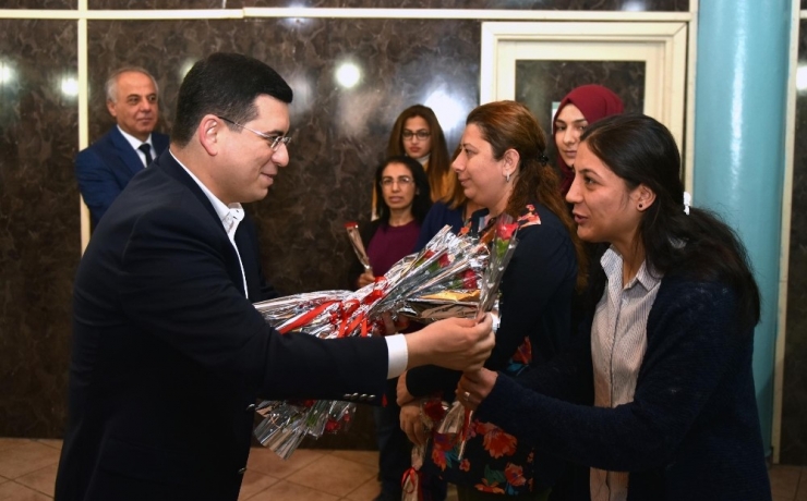 Tütüncü, Öğretmenlerle Buluştu