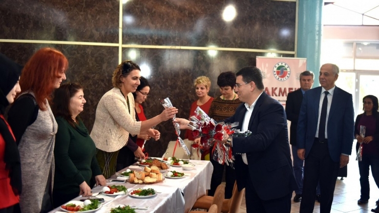 Tütüncü, Öğretmenlerle Buluştu