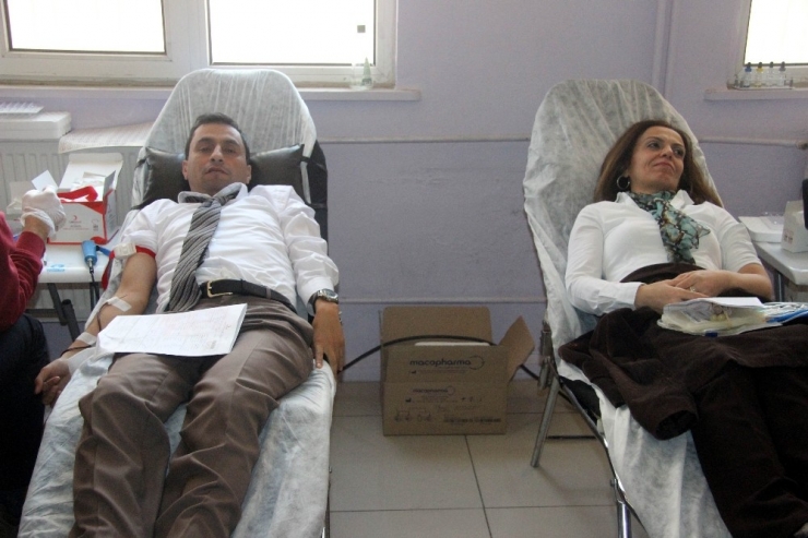 Öğretmenler Kan Bağışında Bulundu