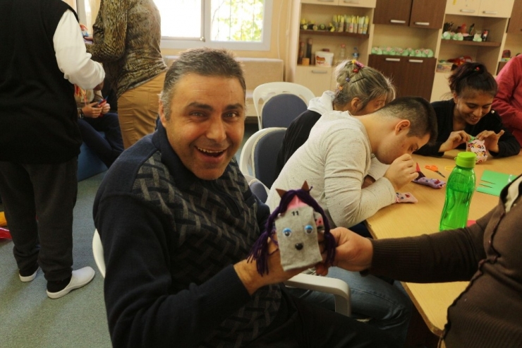 Kuşadası’nda Engelliler İçin Kukla Atölyesi Düzenlendi