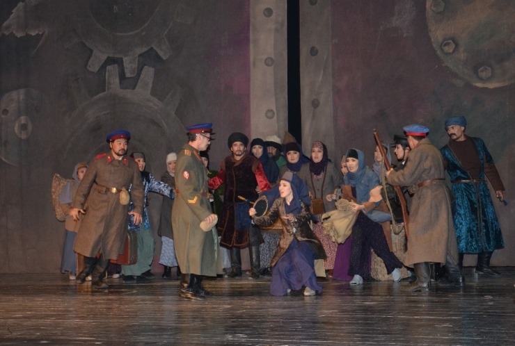 Kazak-türk Dostluğu Sahnelendi