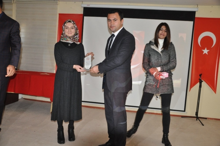 İki Ayağında 10 Platin Olan Fedakar Öğretmen