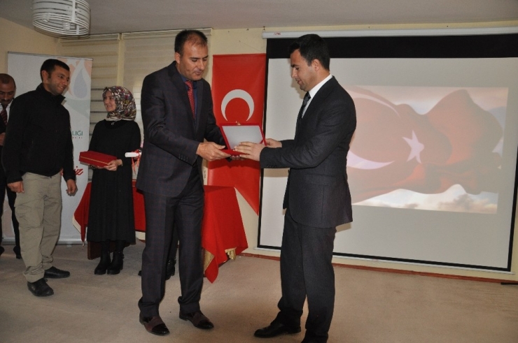 İki Ayağında 10 Platin Olan Fedakar Öğretmen