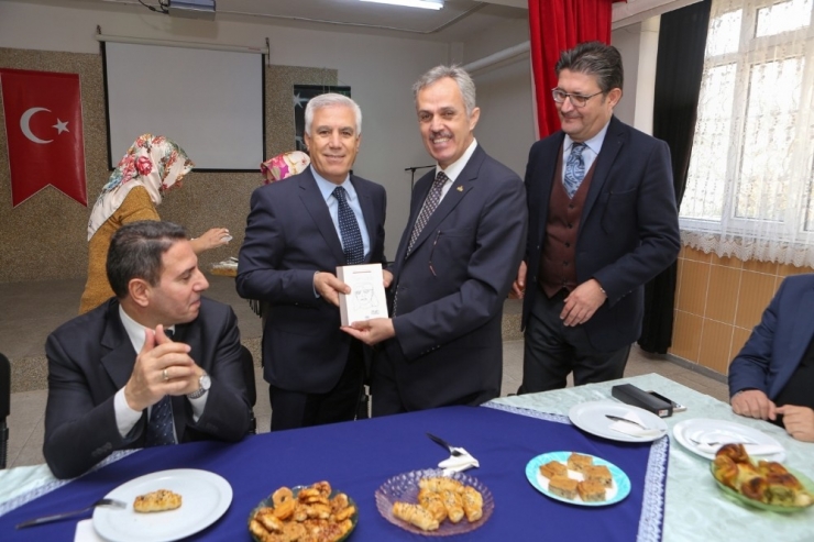 Bozbey Öğretmenleri Yalnız Bırakmadı