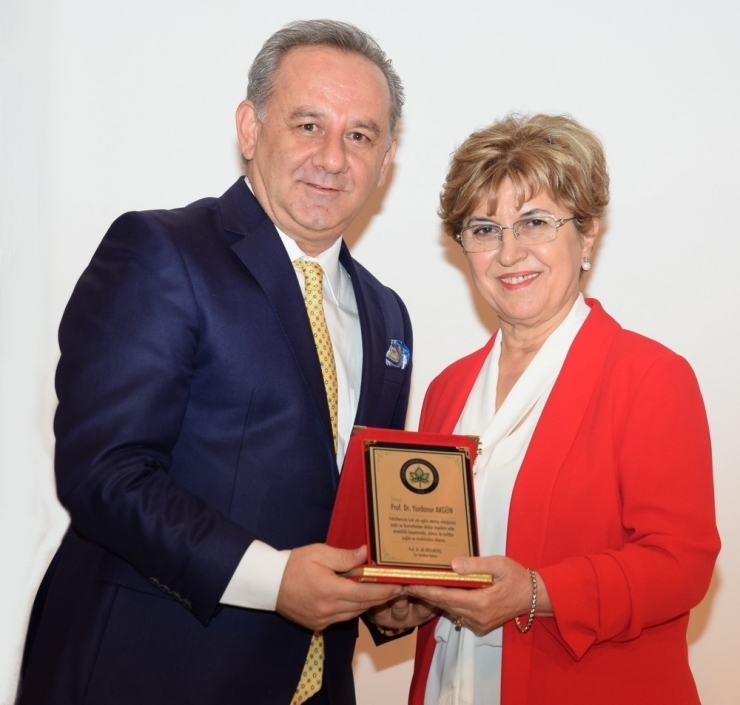 Esogü Prof. Dr. Yurdanur Akgün’ü Törenle Emekliliğe Uğurladı