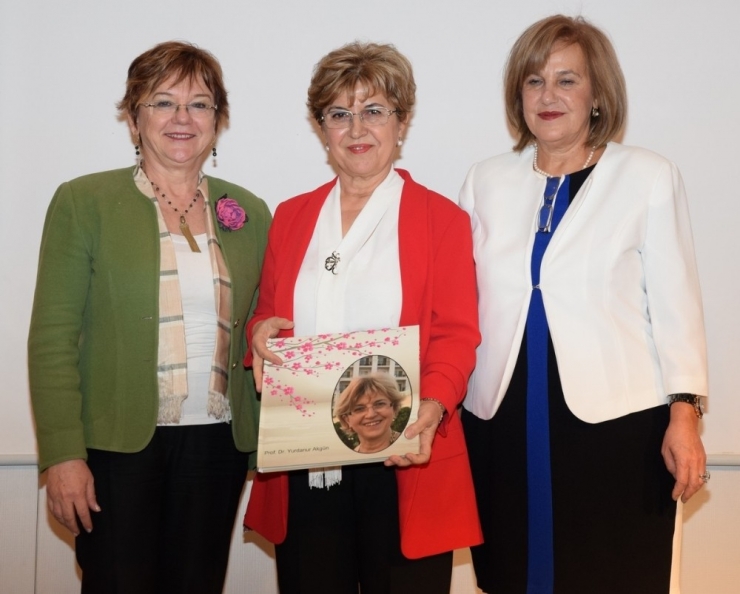 Esogü Prof. Dr. Yurdanur Akgün’ü Törenle Emekliliğe Uğurladı