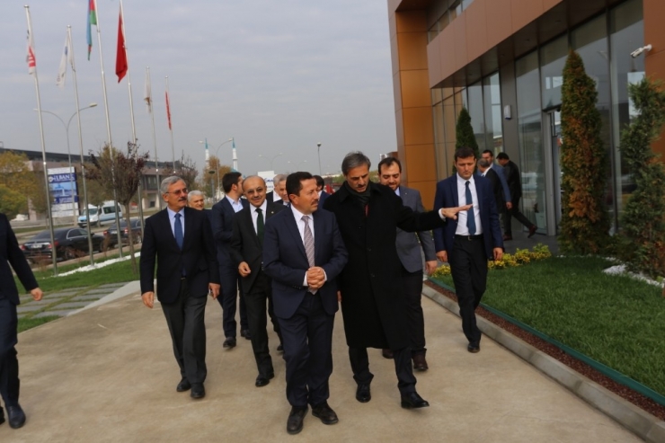 Vali Balkanlıoğlu Cadde 54’ü Gezdi