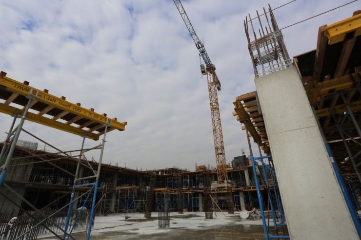 Vali Balkanlıoğlu Cadde 54’ü Gezdi